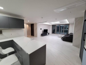 ☆Beautiful city view APT☆4ROOM 2BATH☆Gangnam